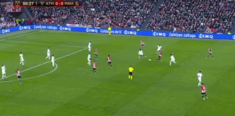 欧冠进球榜更新：莱万连续进球,