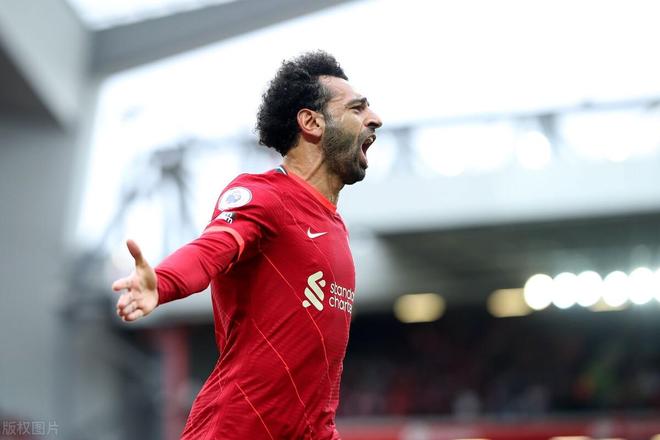 球星带球突破造成杀伤，全场欢呼