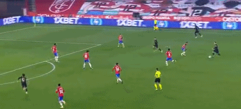 启蒙教练：维尼修斯一直有点叛逆，他应该学会控制和收敛脾气